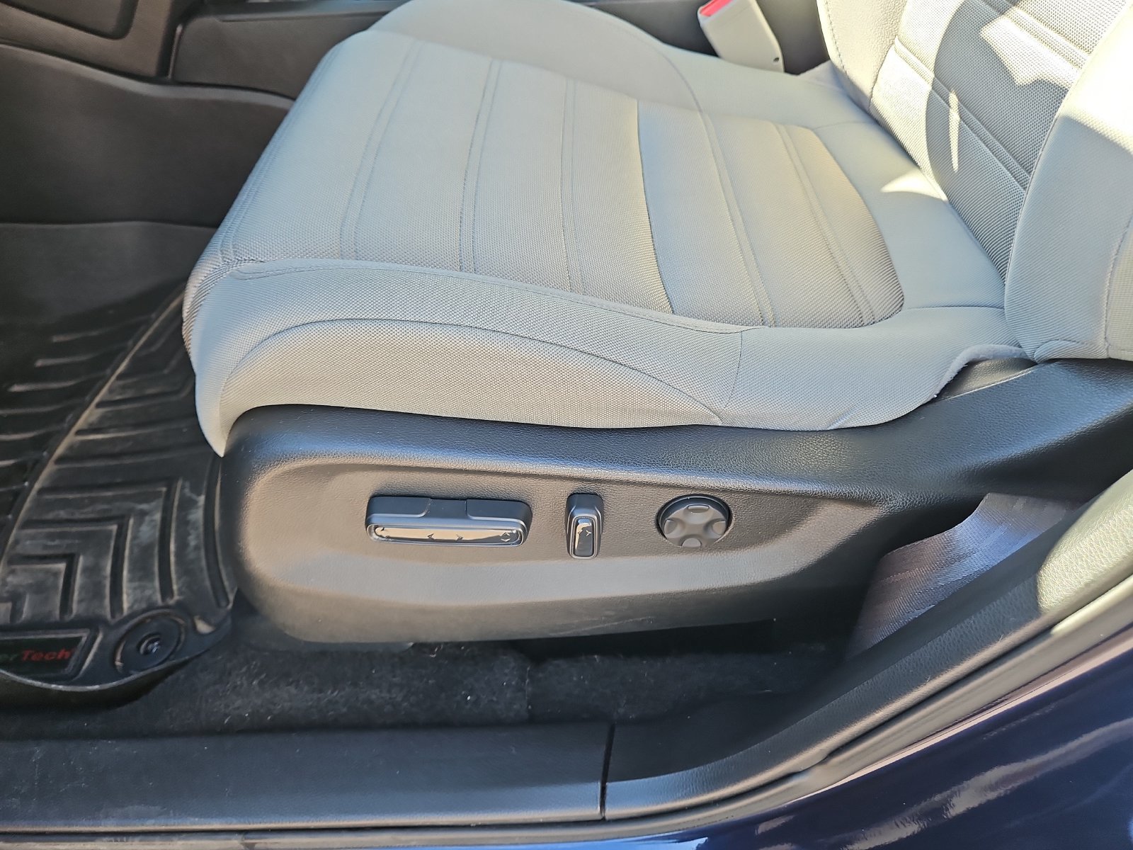 Used 2018 Honda CR-V EX image 15