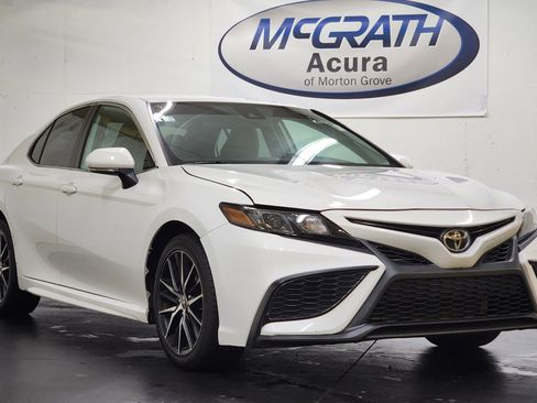 Used 2022 Toyota Camry SE w/ Carpet Mat Package (TMS) image 2