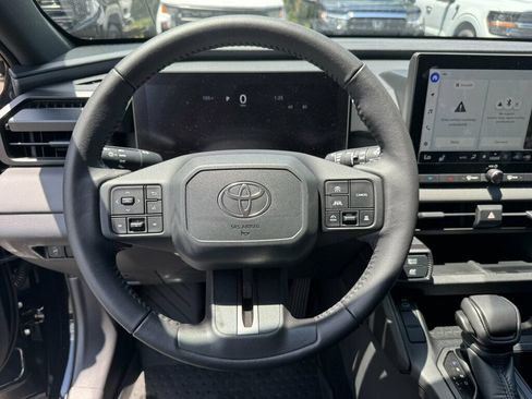 Used 2026 Toyota RAV4 SE FWD image 5