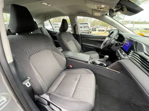 Used 2025 Toyota Camry SE FWD image 30