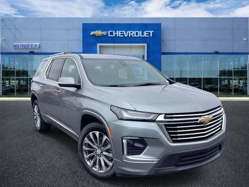 Used 2023 Chevrolet Traverse Premier FWD image 1