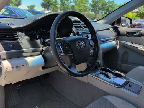 Used 2012 Toyota Camry XLE w/ Convenience Pkg FWD image 10