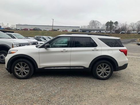 Used 2020 Ford Explorer XLT w/ Equipment Group 202A image 13