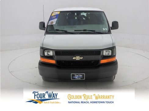 Used 2017 Chevrolet Express 2500 Extended image 9