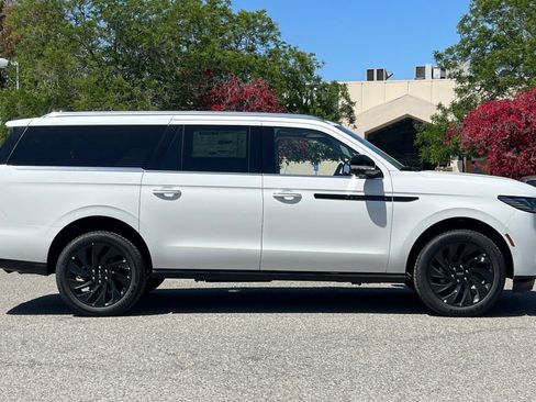 New 2026 Lincoln Navigator L Black Label AWD/4WD image 3