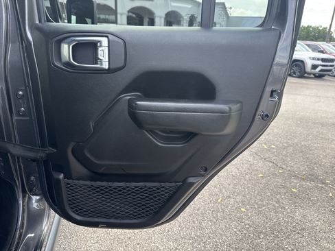 Used 2022 Jeep Wrangler Unlimited Sport AWD/4WD image 16