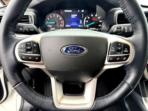 Used 2022 Ford Explorer XLT w/ Equipment Group 202A image 14