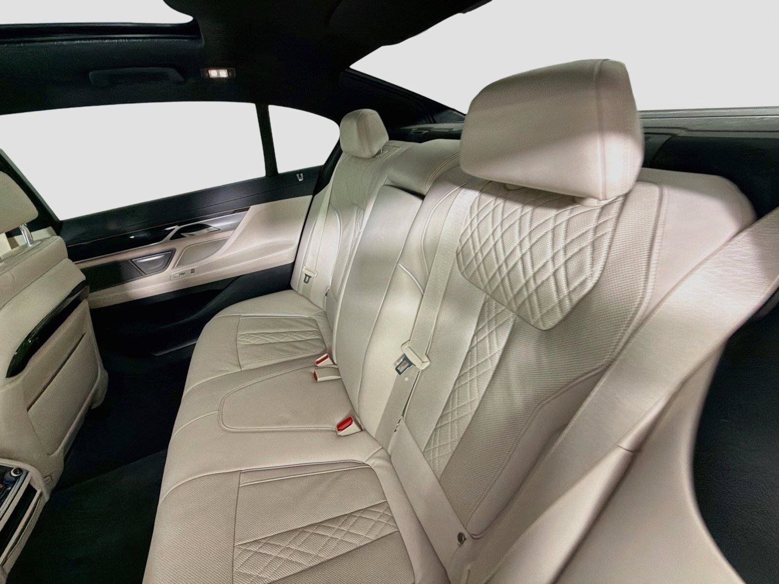 Used 2019 BMW 750i w/ M Sport Package RWD image 24