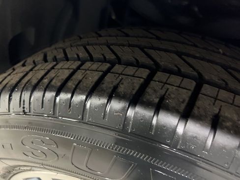 Used 2023 Nissan Armada SL w/ Captain's Chairs Package image 41