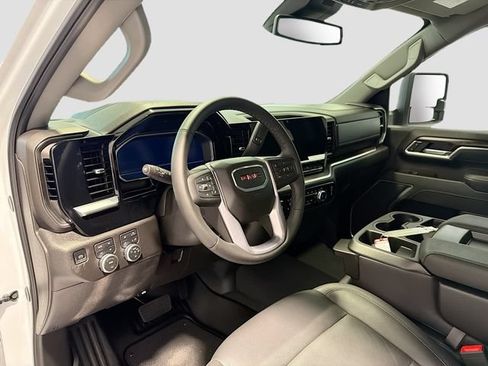 Used 2025 GMC Sierra 2500 SLT AWD/4WD image 9