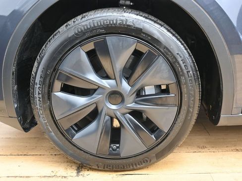 Used 2024 Tesla Model Y Long Range RWD image 10