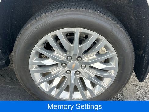 Used 2025 Chevrolet Suburban Premier image 25