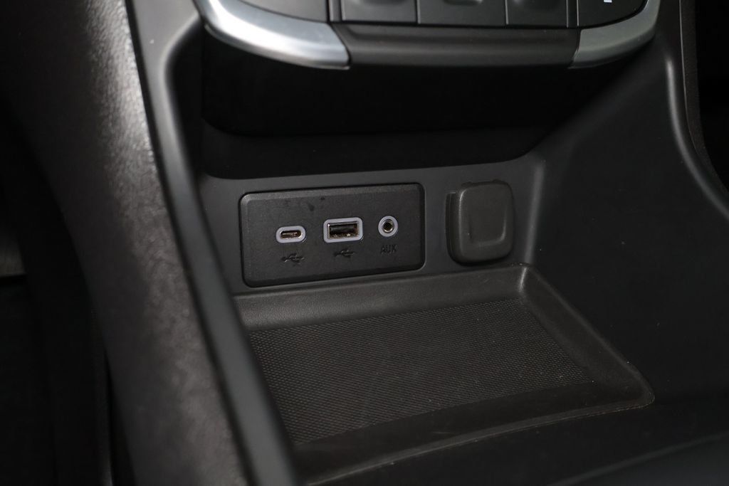 Used 2024 GMC Terrain SLE AWD/4WD image 31