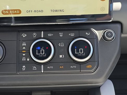 New 2026 Land Rover Defender 110 X-Dynamic SE image 23