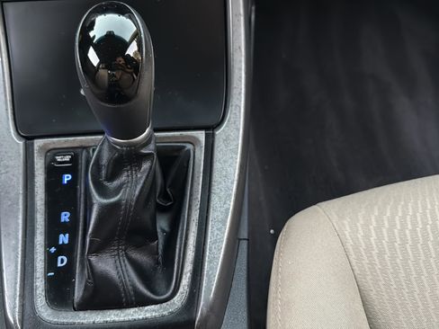 Used 2015 Hyundai Elantra SE image 31