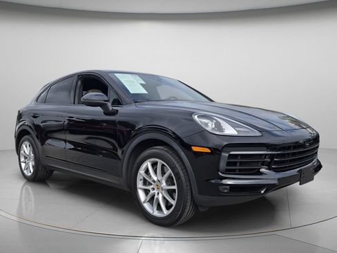 Used 2022 Porsche Cayenne Coupe w/ Premium Package AWD/4WD image 9