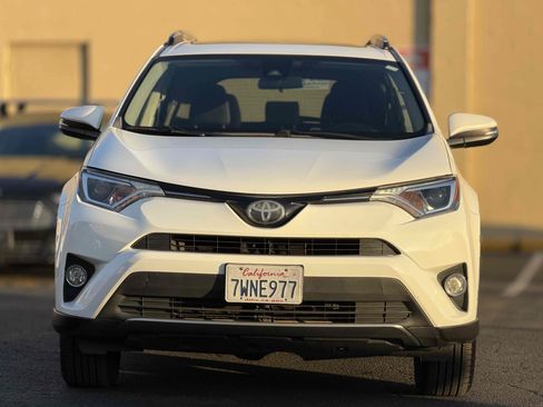 Used 2017 Toyota RAV4 XLE FWD image 2