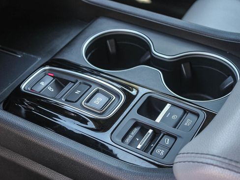 Used 2024 Honda Pilot Touring image 20