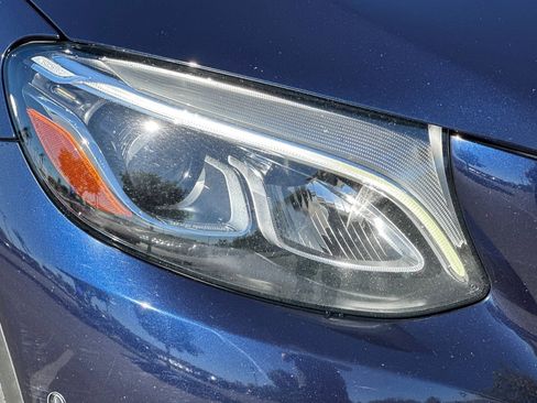 Used 2019 Mercedes-Benz GLC 300 4MATIC image 10