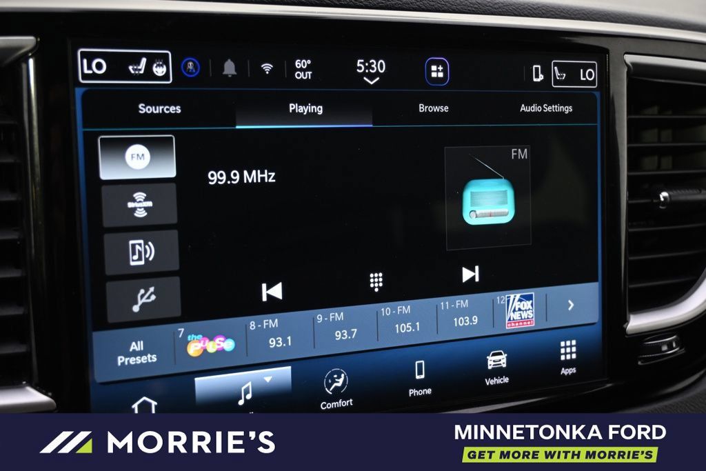 Used 2026 Chrysler Pacifica Select FWD image 32