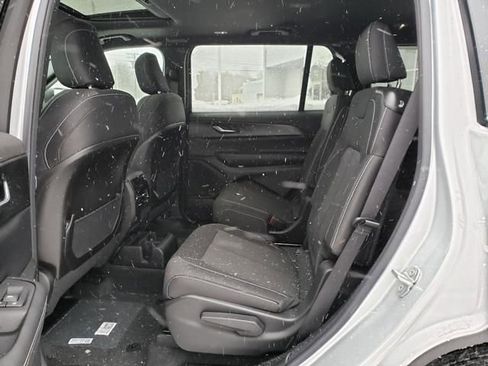 New 2025 Jeep Grand Cherokee L Laredo AWD/4WD image 8