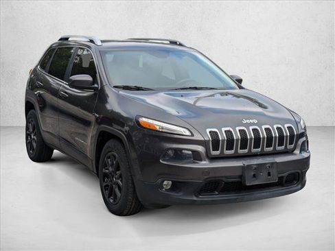 Used 2015 Jeep Cherokee Latitude w/ Comfort/Convenience Group image 3