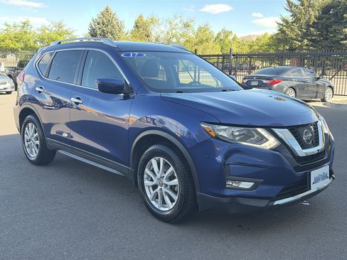 Used 2017 Nissan Rogue SV FWD image 3
