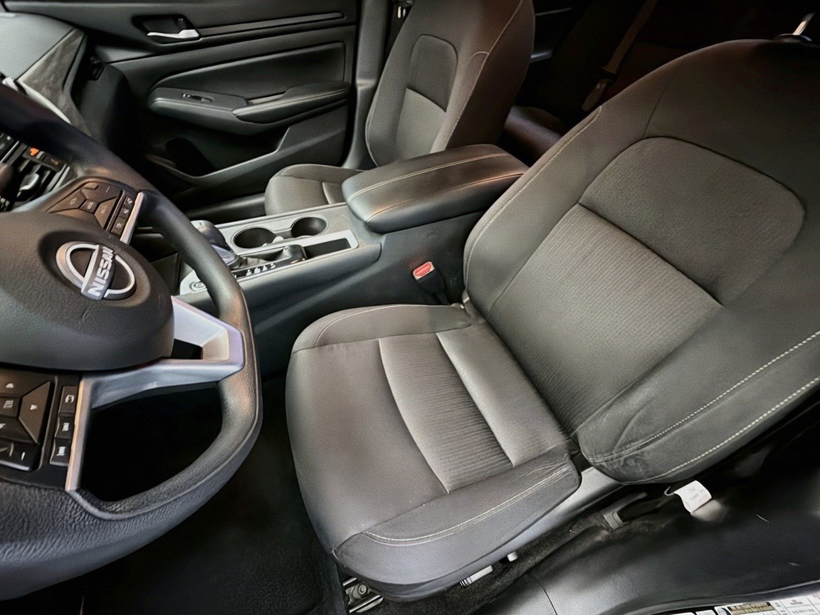 Used 2025 Nissan Altima 2.5 SV FWD image 11