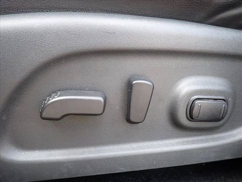 Used 2019 Nissan Pathfinder SL AWD/4WD image 12