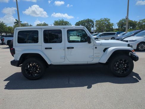 Used 2023 Jeep Wrangler Unlimited Sahara w/ Cold Weather Group AWD/4WD image 5
