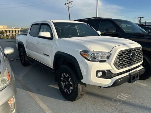 Used 2023 Toyota Tacoma TRD Off-Road image 2