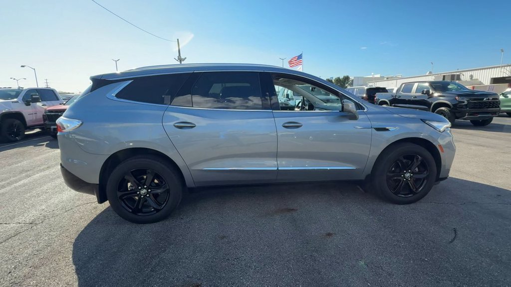 Used 2024 Buick Enclave Essence w/ Experience Buick Package AWD/4WD image 9
