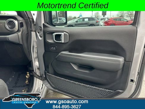 Used 2019 Jeep Wrangler Unlimited Sahara AWD/4WD image 18