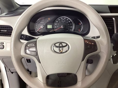 Used 2013 Toyota Sienna LE FWD image 15