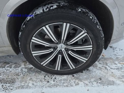 Used 2023 Volvo XC90 B6 Plus image 14