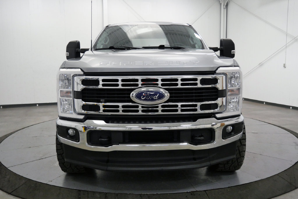 Used 2023 Ford F250 XLT AWD/4WD image 3