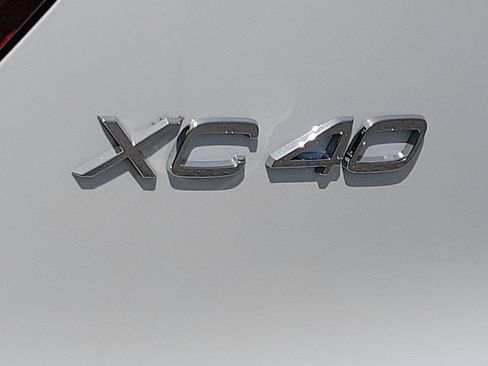 Used 2024 Volvo XC40 Recharge Plus w/ Protection Package Premier image 19