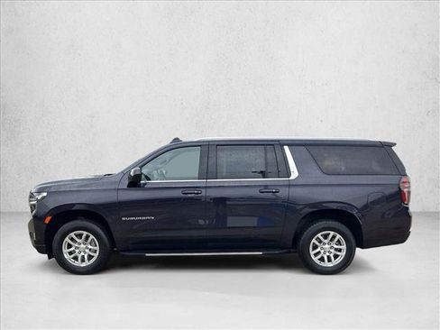 Used 2024 Chevrolet Suburban LT RWD image 9
