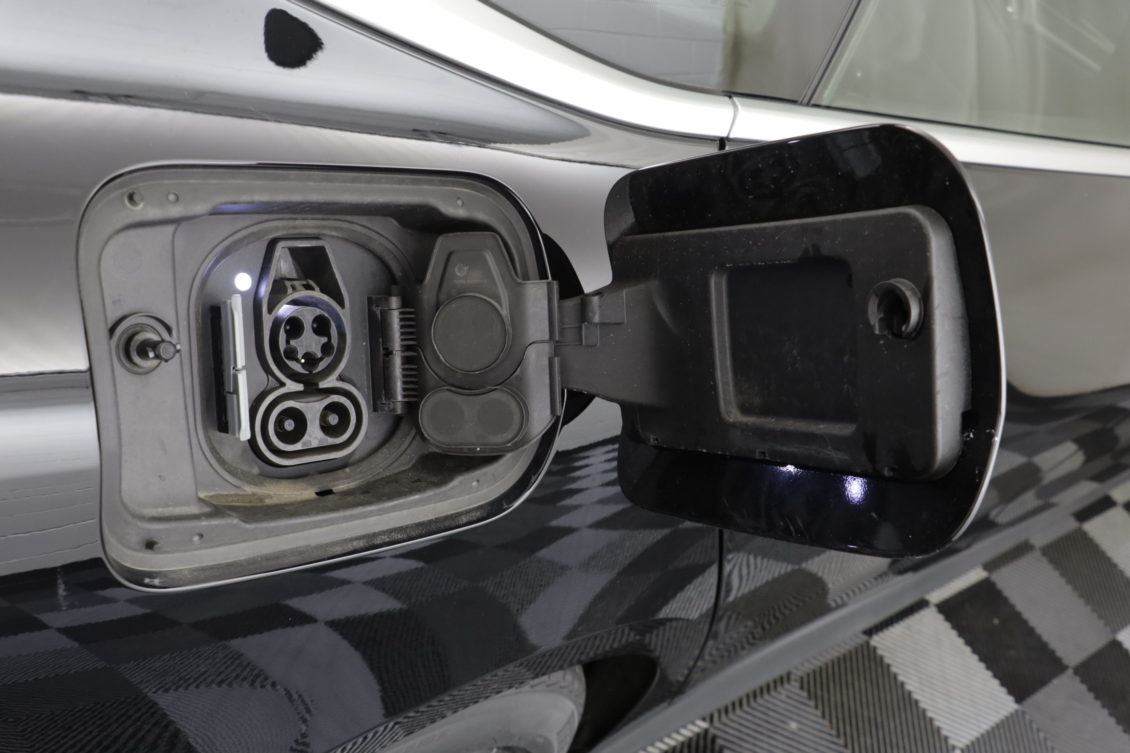 Used 2024 BMW i4 eDrive35 w/ Convenience Package RWD image 19