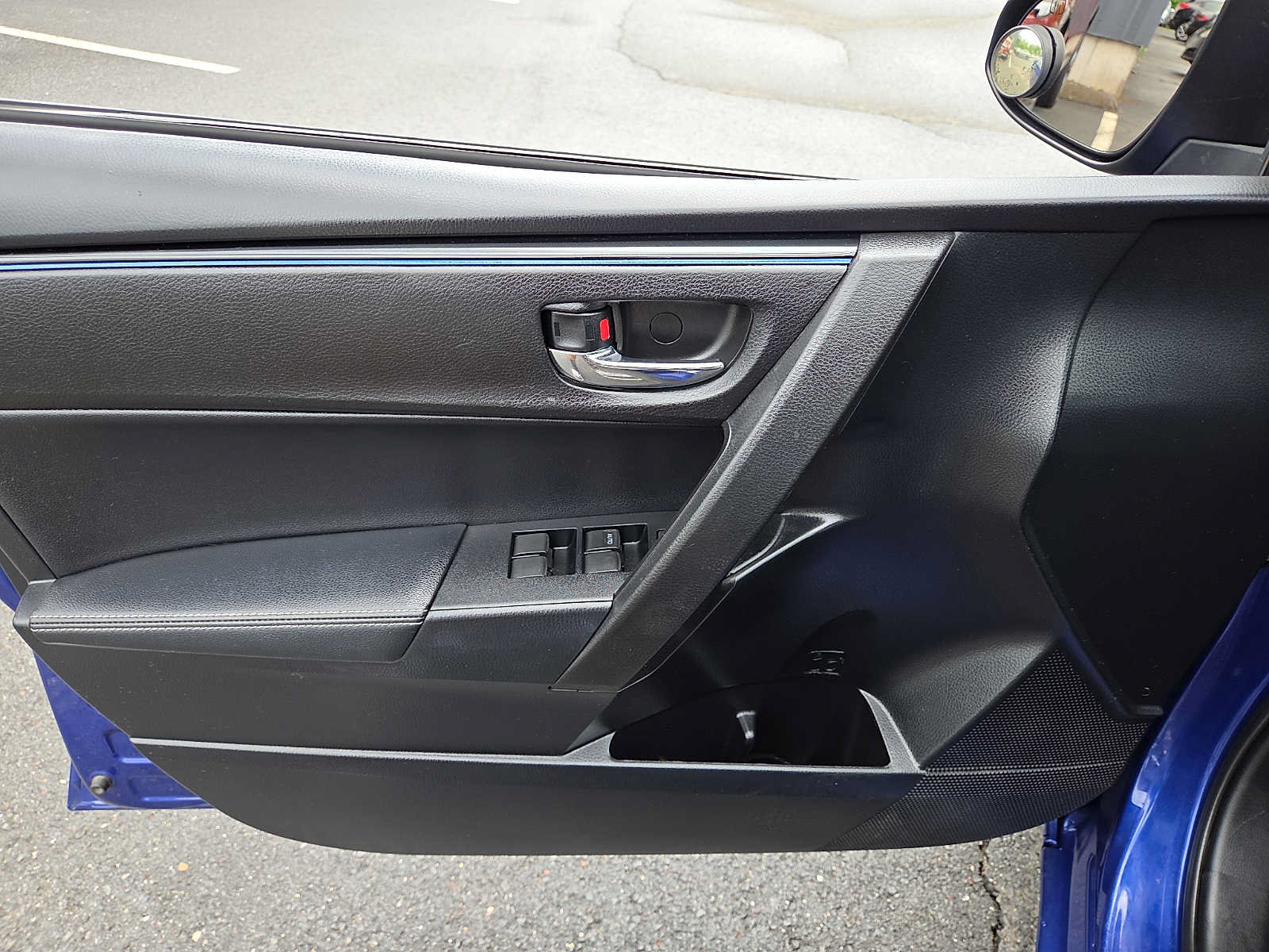 Used 2018 Toyota Corolla XSE FWD image 13