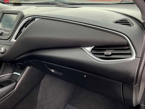 Used 2016 Chevrolet Malibu LT image 18