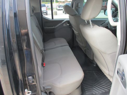 Used 2021 Nissan Frontier SV AWD/4WD image 10