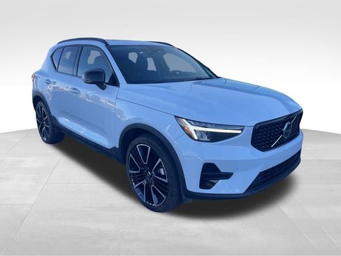Certified 2024 Volvo XC40 B5 Core image 9