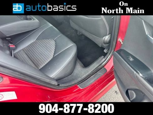 Used 2018 Toyota Camry SE w/ Moonroof Package FWD image 13