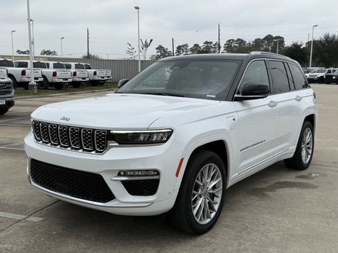 Used 2022 Jeep Grand Cherokee Summit w/ Luxury Tech Group V image 9