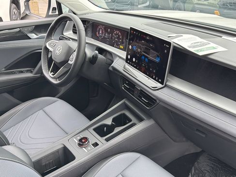 New 2026 Volkswagen Tiguan SE AWD/4WD image 22