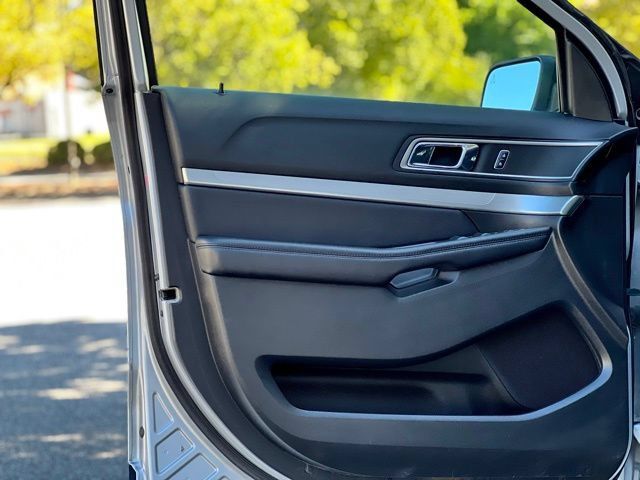 Used 2019 Ford Explorer XLT w/ Equipment Group 202A AWD/4WD image 15