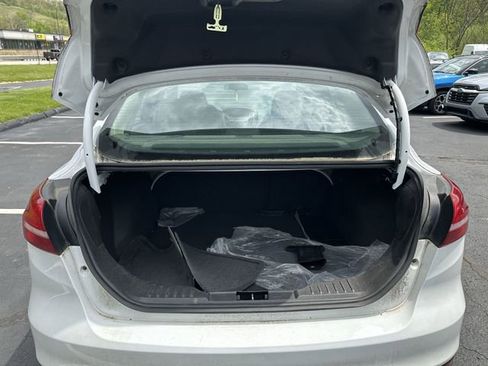 Used 2017 Ford Focus SE FWD image 23