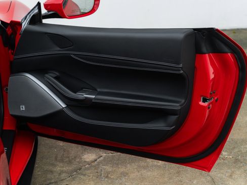 Used 2019 Ferrari Portofino image 40