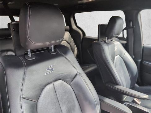 Used 2019 Chrysler Pacifica Touring-L Plus w/ Advanced Safetytec Group image 22